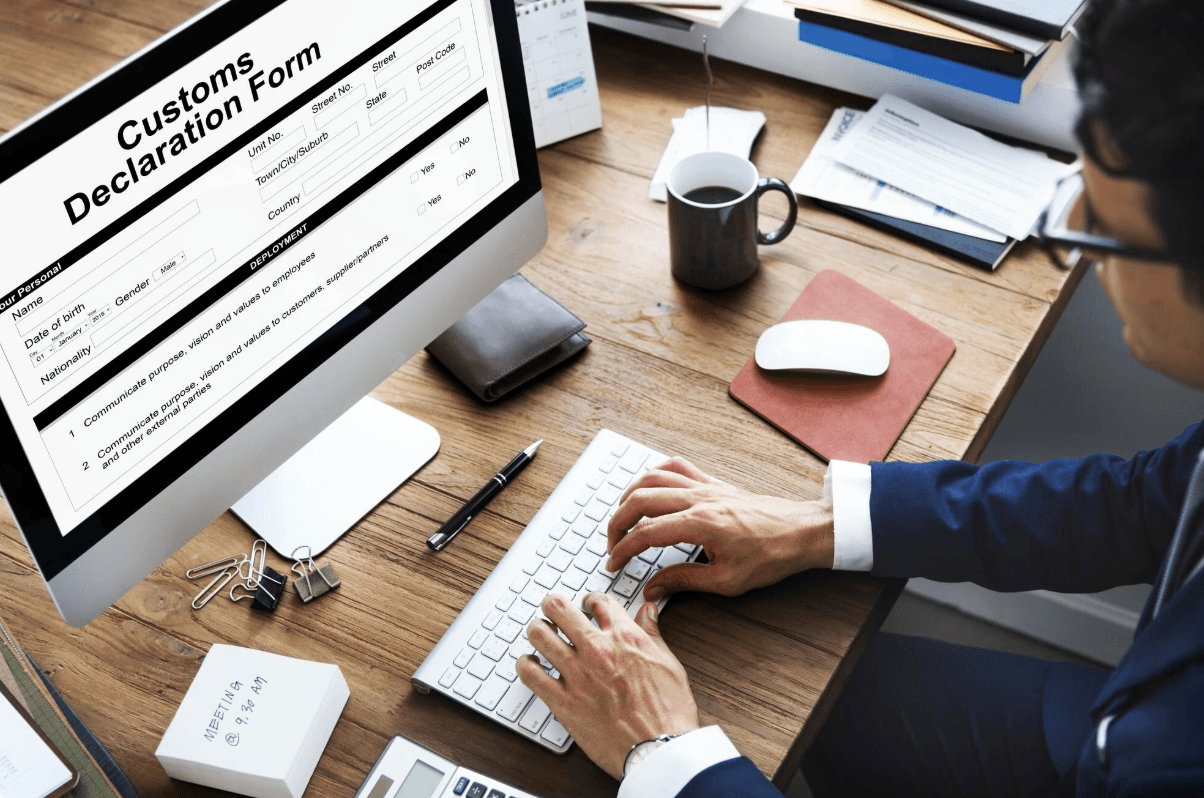 Colné konanie – kontrola zásielky a preclenie tovaru na colnom úrade